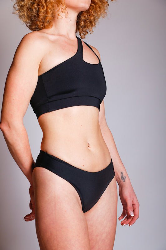 http://briosoul.com/cdn/shop/products/brio-soul-apparel-sports-bra-swim-top-black-one-shoulder-athletic-swim-top-265667.jpg?v=1661791138